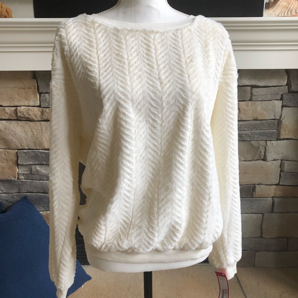 NWT cream faux fur sweatshirt size xlarge